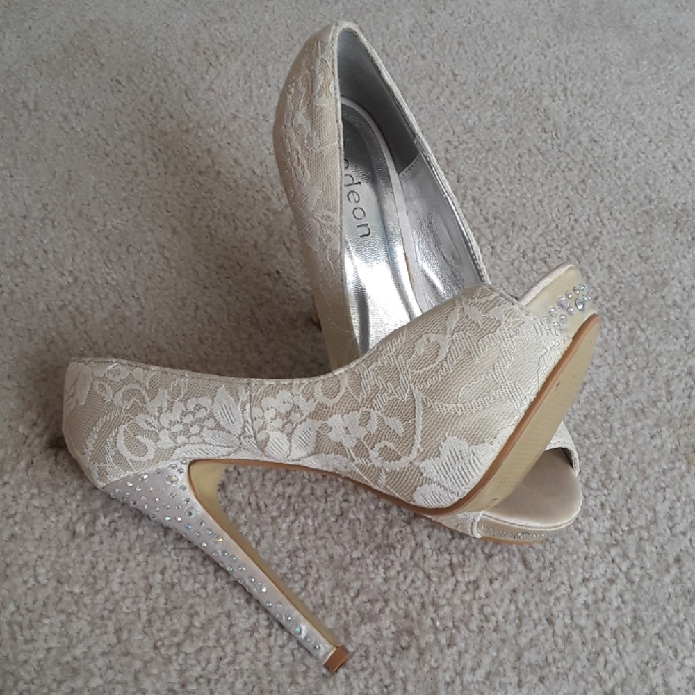 Heels - Picture 4 of 4